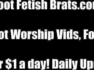 Clothed amateur babe sucks rod suggestively