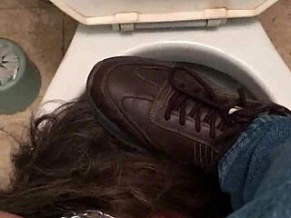 esclave f humiliée dans les wc 30 aout 2020