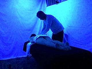 Gigi Breeze's blacklight massage session left one participant amazed