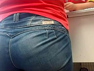 Chaparra Caught in Tight Jeans at Oxxo Store