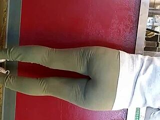 Ever seen such a perfect candid ass in tight leggings?