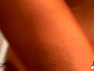 Teen Babe Shows Off Skinny Jeans