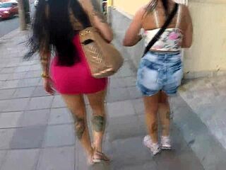 Hey, check out what I found in Porto Alegre center: Elisa Sanches, Dinni Gata, and more! 😍