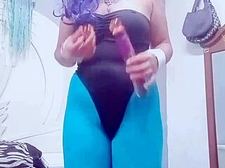 Dana's seductive Bulma cosplay in HD