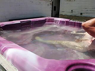 Dayanara Fucks In Hot Tub