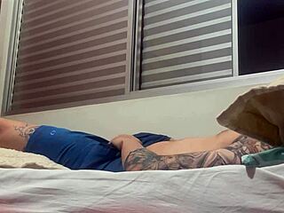 Watch this tattooed amateur soloboy masturbate his cock solo in the room