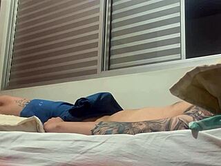Watch this tattooed amateur soloboy masturbate his cock solo in the room