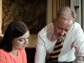 rebolando essa gostosa quer meter seios enorme