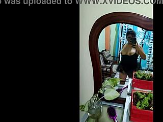 este es el video de la vieja sucia mostrando tetas en halloween