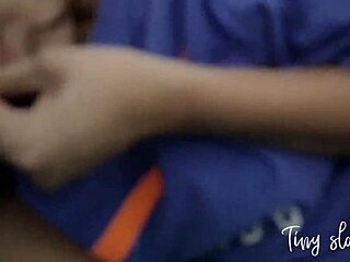 Dulce Putita Invita A Morboso Pervertido A Su Cuarto Y Termina Mamandosela Y Empinada Parte 1