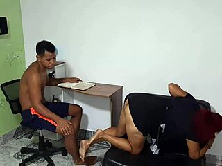 la senora del servicio es bastante cachonda y quiere sexo