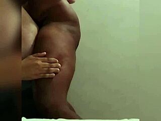 Bareback fuck in the car.