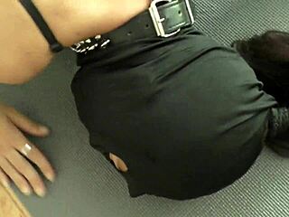 sumisa come culo y bebe piss