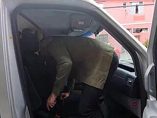 Monique Bertolini in João Kleber's pranks touring a motorhome workshop