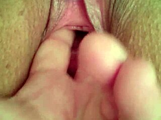 wet pussy play with fingering