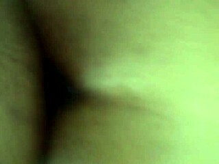 Pretty Girl Trims Her Pussy in Video