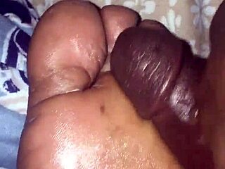 i got my gf to do a footjob on me, but she did it all wrong