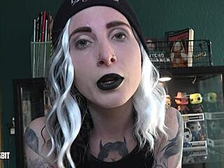 What’s behind Lou Nesbit and Lia Louise’s exhibitionism game?