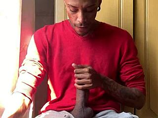 i saw dis ebony babe gettin a handjob and cumshot from oberon da well hung guy