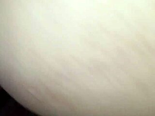 Dando a buceta pro comedor 😘