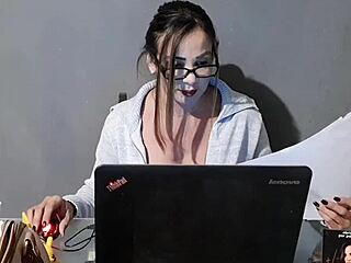 Dando jeitinho brasileiro de vender com creampie gostoso! 😜