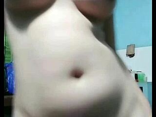 teen 18+ gives handjob in vietnamese at midnight