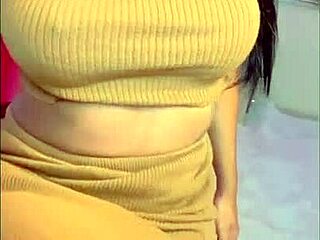 Linda plays with toys and dildos 😏