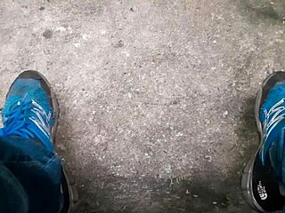 Gay brasileiro masturbating in the woods!