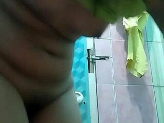 teen 18+ shows solo pussy on webcam for amateurs