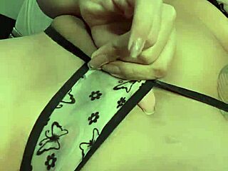 Punheta Guiada Morena Provando Shorts De Academia Pedindo Muito Leite No Cuzinho