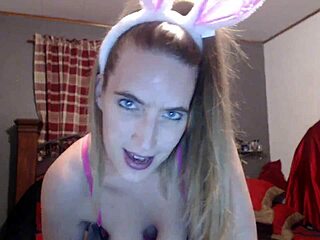 sexy roxxxanne69 sucking dildo with rabbit ears