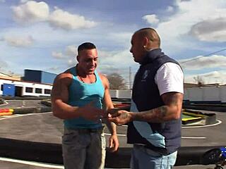 dinio pierde la apuesta y a su novia