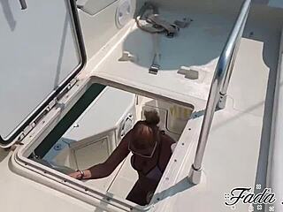Married amateur masturbates in front of a famous player's fishnet