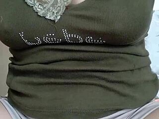 Gai Xinh Performs Live Dance On Bigo 2 With Energetic Moves.