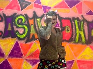 ela sentou no pau e quicou fundo ao ar livre