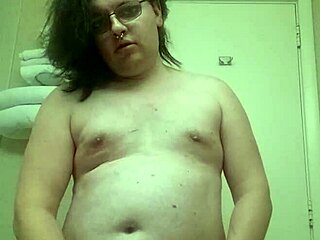 Shemale striptease with a seductive and sensual performance