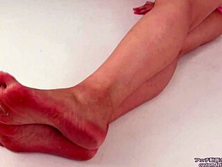 Girls with sole fetish, Asian cuties show off their feet