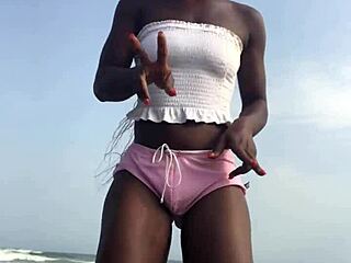 Crazy bitch, twerk hard on the beach in sexy clothes?