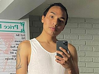 She Loves The Afternoon With Passionate Emotions