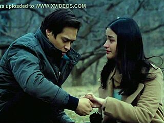 Enrique Gil And Liza Soberano Share Romantic Kiss As Celebrity Couple