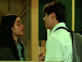 Enrique Gil And Liza Soberano Share Romantic Kiss As Celebrity Couple