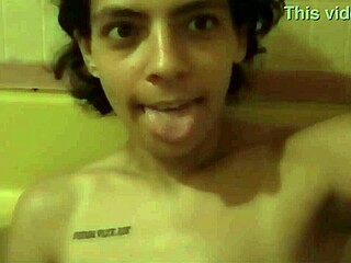 I'm playing with my pussy, fingering it so good 😏