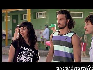 tacuara jawa desnuda con el culo al aire en topless celebrity moment