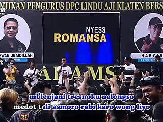 Indonesian songstresses seduce with erotic dance moves freely