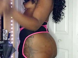 ebony naejae showing off her big ass solo