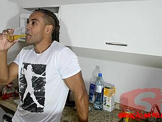 amiga safada veio dar cuzinho no meio da noite lady milf e murinho