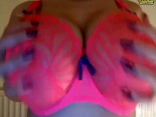 Super Sexy Girl With Big Tits And Boobs Poses Seductively In Detailed Close-Up Shots