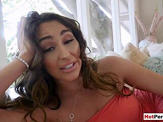 Bodybuilder Swallows Cum Boldly