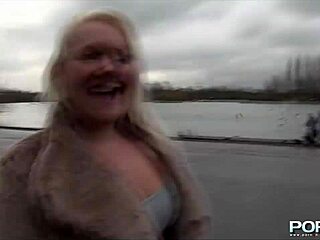 pornxn mature blonde public pissing