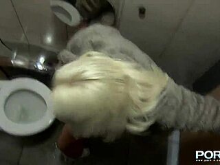 pornxn mature blonde public pissing